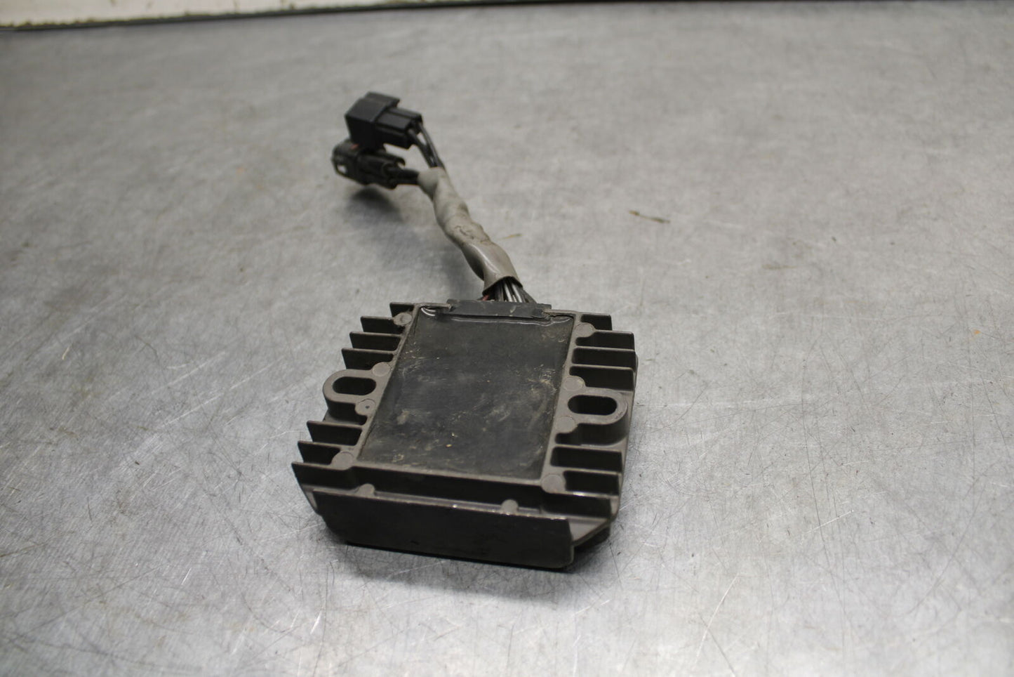 06-07 SUZUKI GSXR750 RECTIFIER VOLTAGE REGULATOR OEM 32800-21H00 BB670