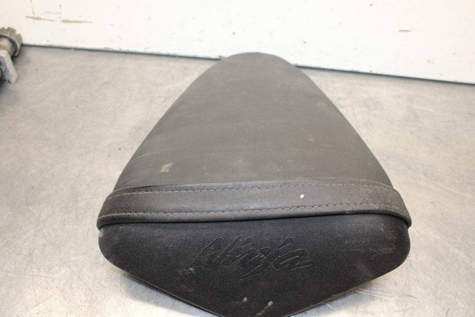09-12 KAWASAKI NINJA ZX6R REAR BACK PASSENGER TANDEM SEAT SADDLE PILLION BB617