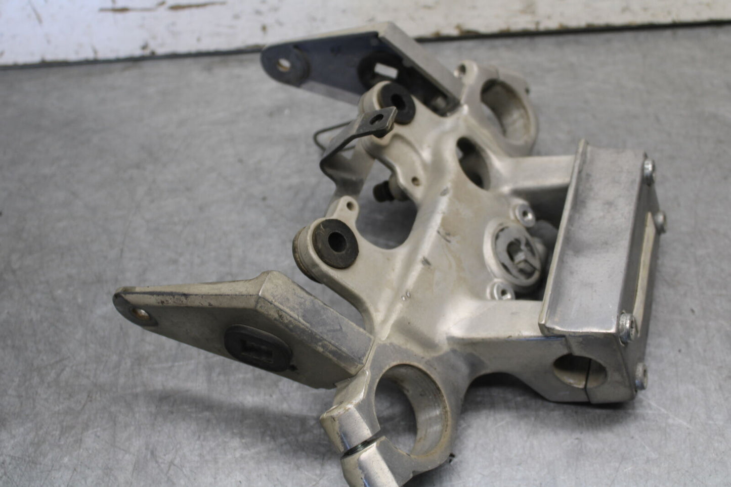 85-86 SUZUKI MADURA 1200 FORKS UPPER TRIPLE TREE CLAMP  BB691