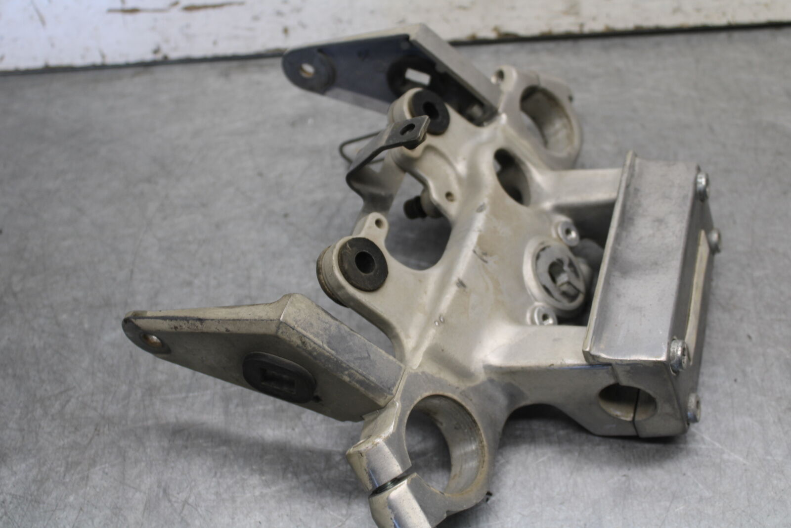 85-86 SUZUKI MADURA 1200 FORKS UPPER TRIPLE TREE CLAMP  BB691
