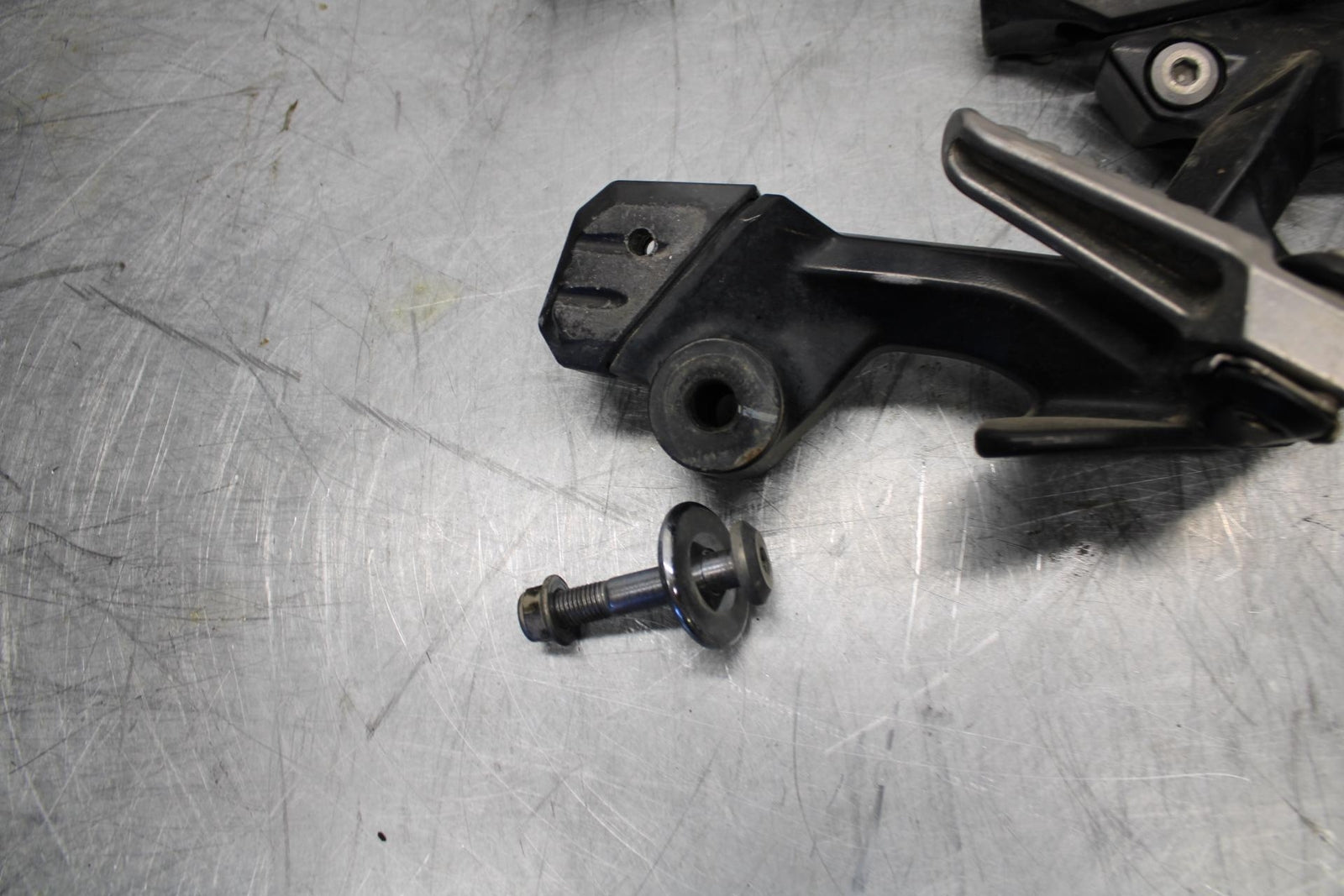 07-08 KAWASAKI CONCOURS 1400 ABS REAR BACK PASSENGER PEG SET PAIR BB449