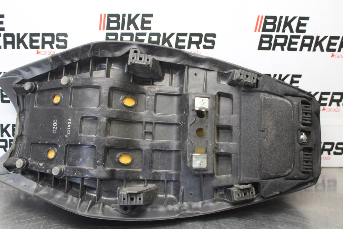 09 KAWASAKI CONCOURS 14 ZG1400B FRONT REAR SEAT SADDLE BB875