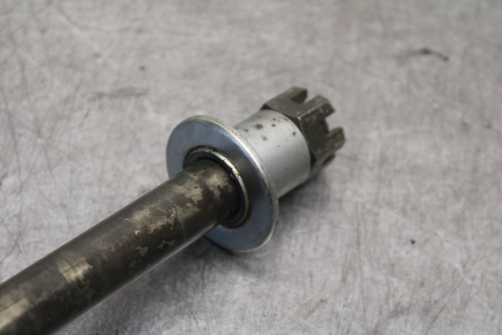 05-06 SUZUKI BOULEVARD M50 REAR AXLE BACK WHEEL RIM PIVOT BOLT AXEL BB671