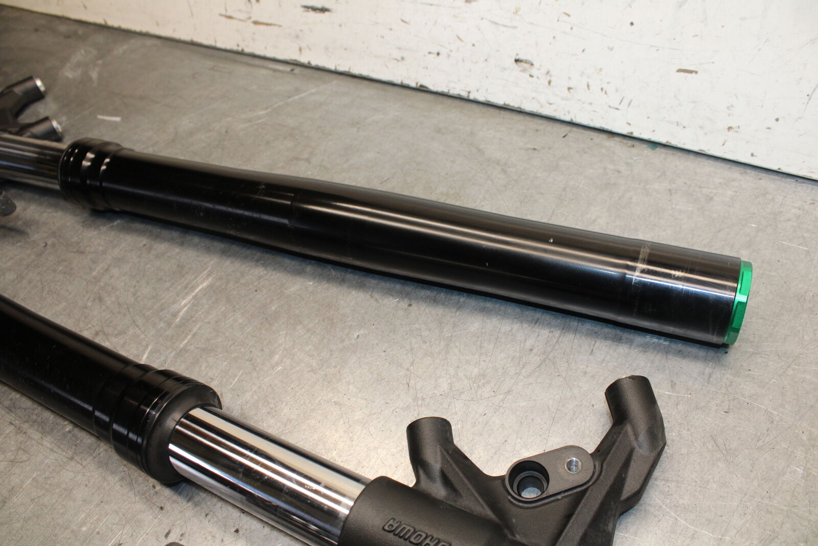 13-18 KAWASAKI NINJA ZX6R FRONT FORKS SET PAIR 44071-0834-56K BB666