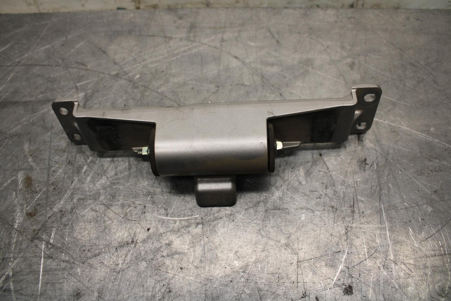 18 YAMAHA YZF R1  GAS TANK FUEL CELL PETROL RESERVOIR BRACKET MOUNT BB473