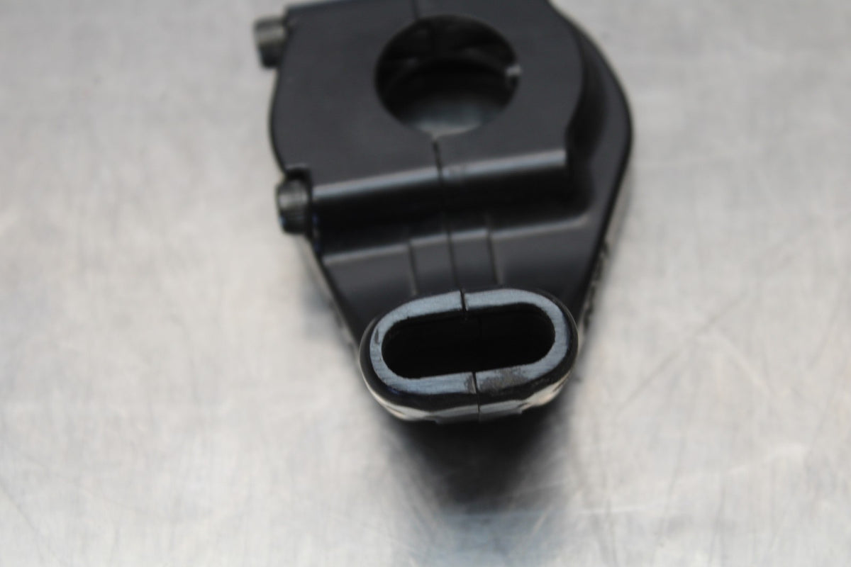 04-05 YAMAHA YZF R1 THROTTLE CABLE LINE HOUSING GUIDE BB173