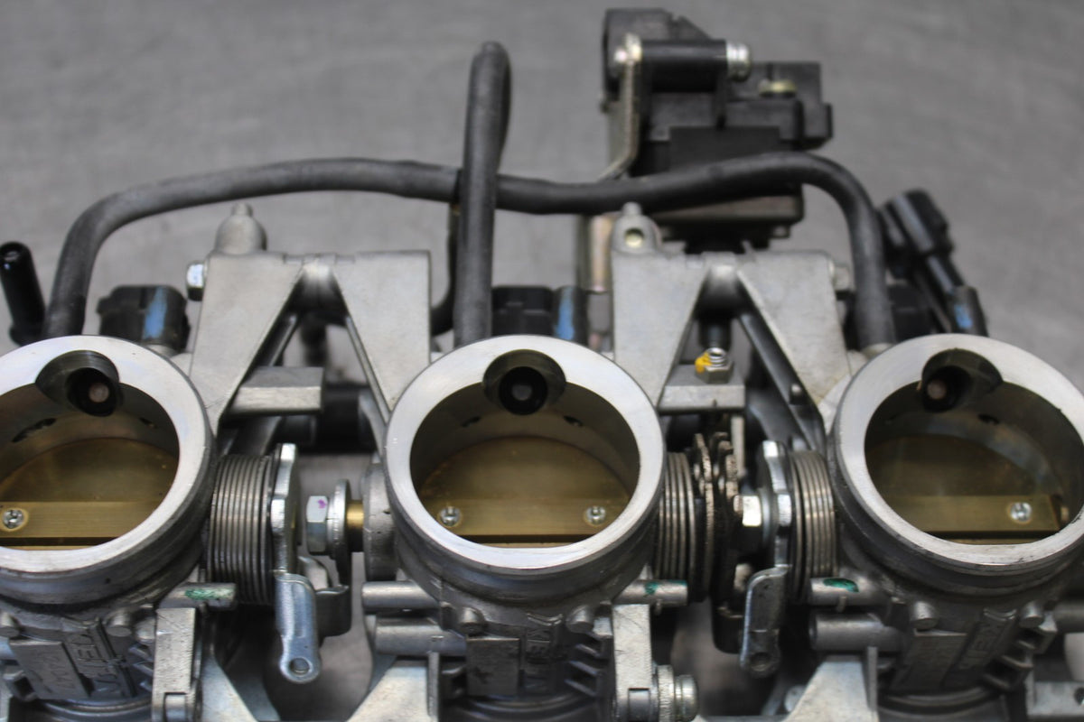 12 TRIUMPH STREET TRIPLE R MAIN FUEL INJECTORS / THROTTLE BODIES BB914