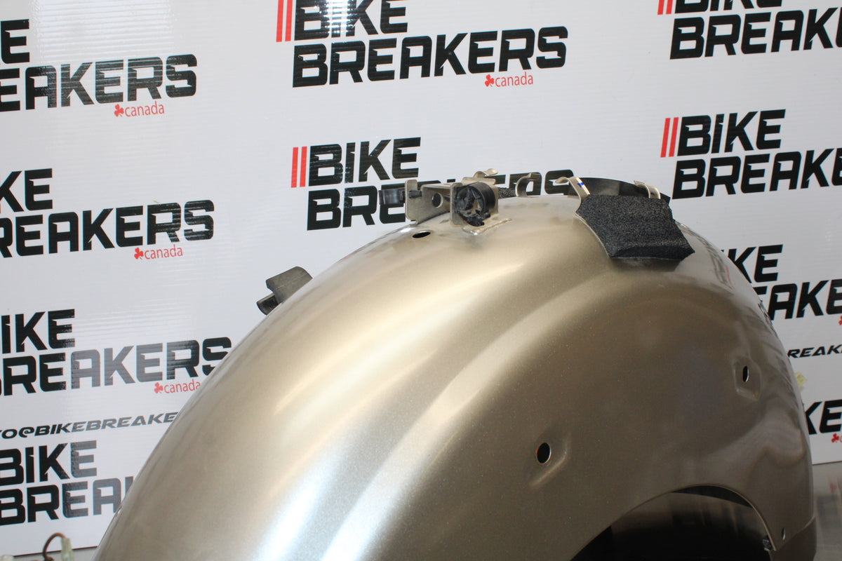 09 YAMAHA ROYAL STAR XVZ1300TF VENTURE REAR BACK WHEEL FENDER MUD GUARD BB151