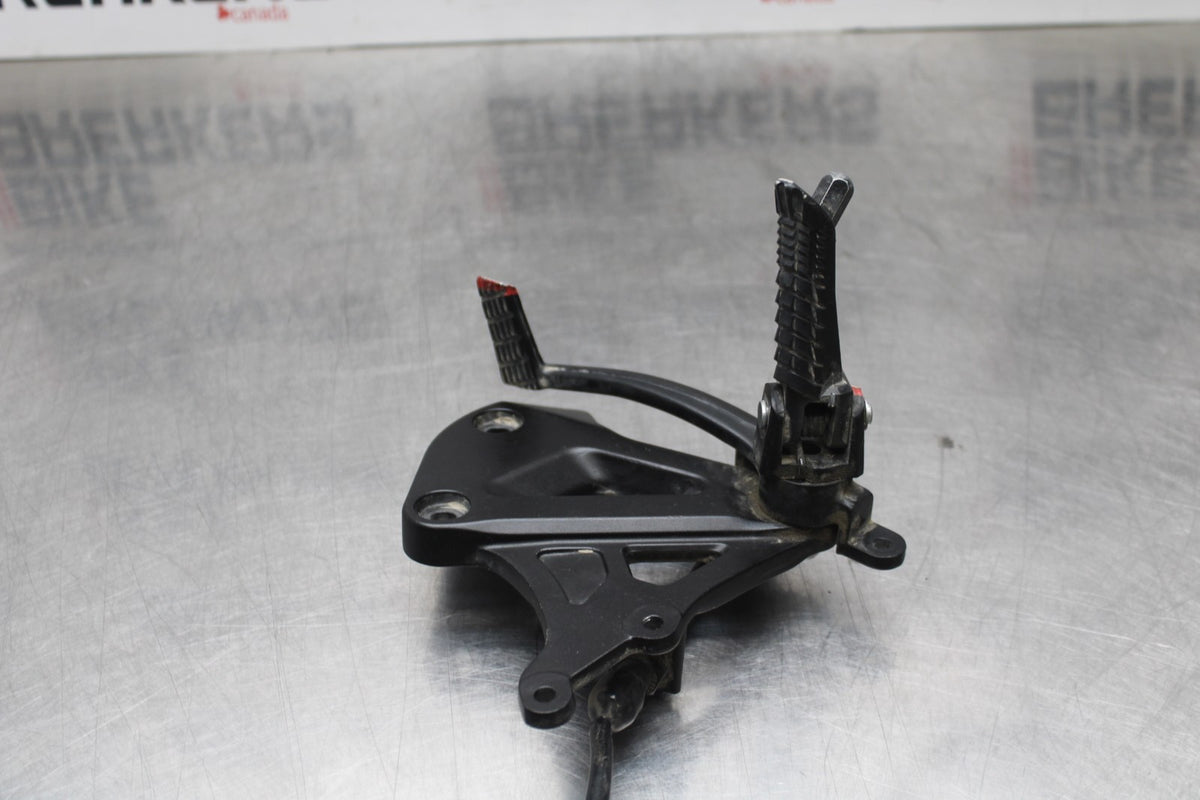 24-25 SUZUKI GSXR1000 RIGHT REARSET REAR SET DRIVER FOOT PEG REST STOP BB767