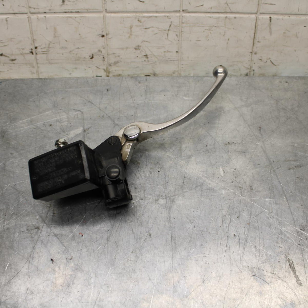 03 KAWASAKI ZX12R FRONT BRAKE MASTER CYLINDER w/ LEVER BB472