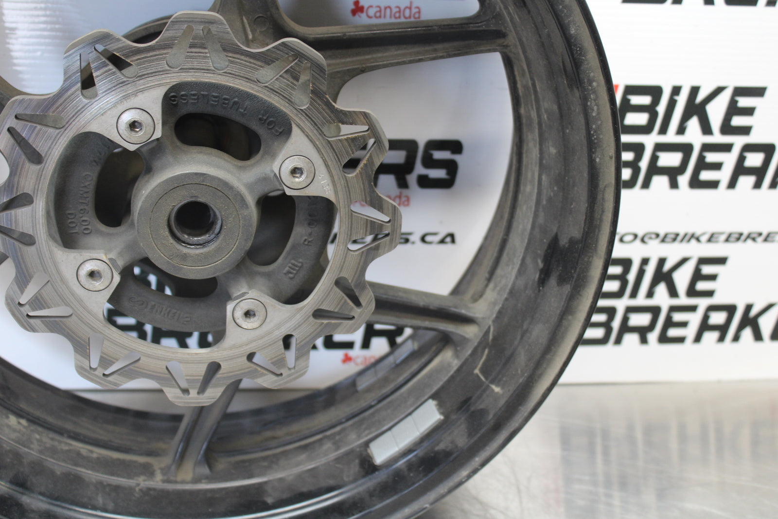 04-05 KAWASAKI NINJA ZX10R REAR WHEEL BACK RIM & ROTOR BB163