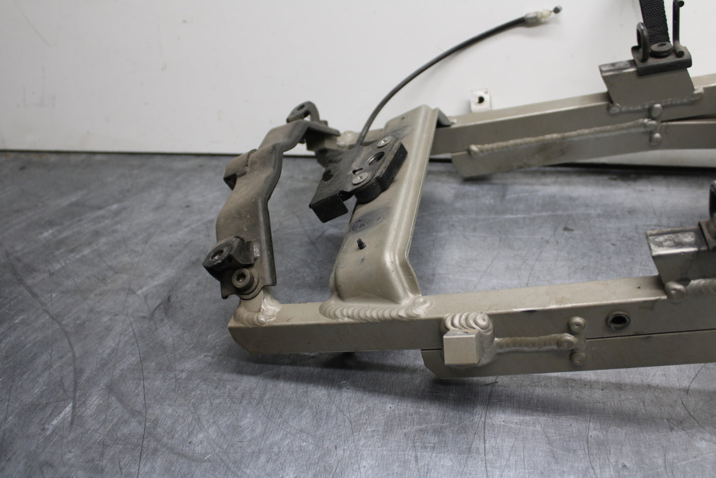 00-02 KAWASAKI NINJA ZX6R REAR SUBFRAME BACK SUB FRAME BB750