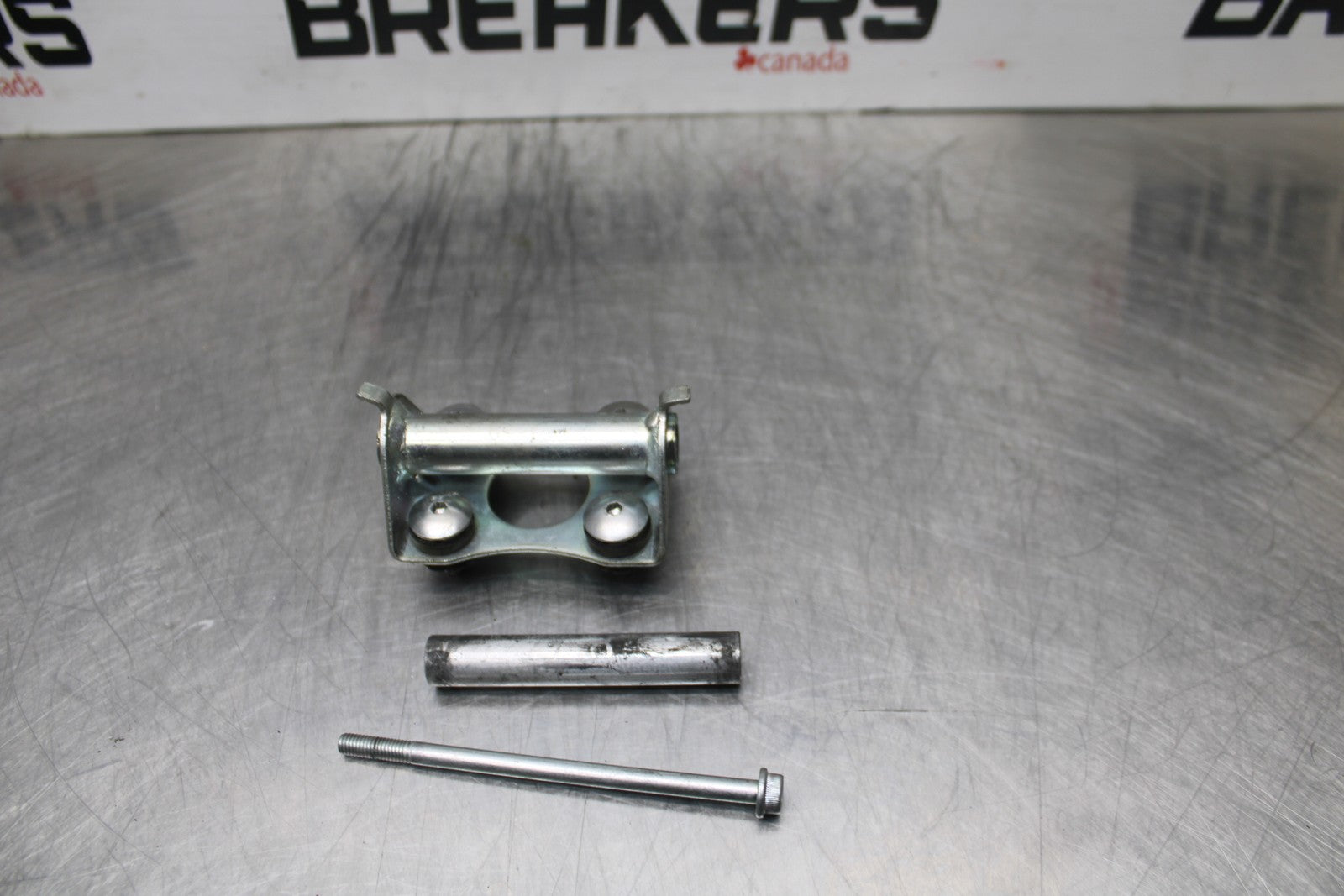 07 SUZUKI GSXR1000 GAS TANK FUEL CELL PETROL RESERVOIR BRACKET MOUNT BB770