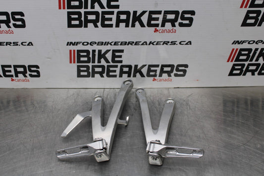 13-24 HONDA CBR600RR REAR BACK PASSENGER PEG SET PAIR BB772