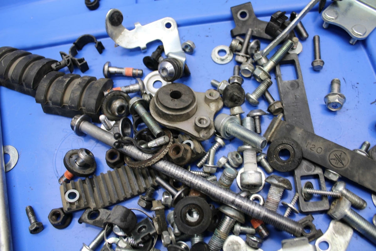 09 YAMAHA FZ6 ENGINE MOUNTING BOLTS HARDWARE MOTOR SCREWS BB295