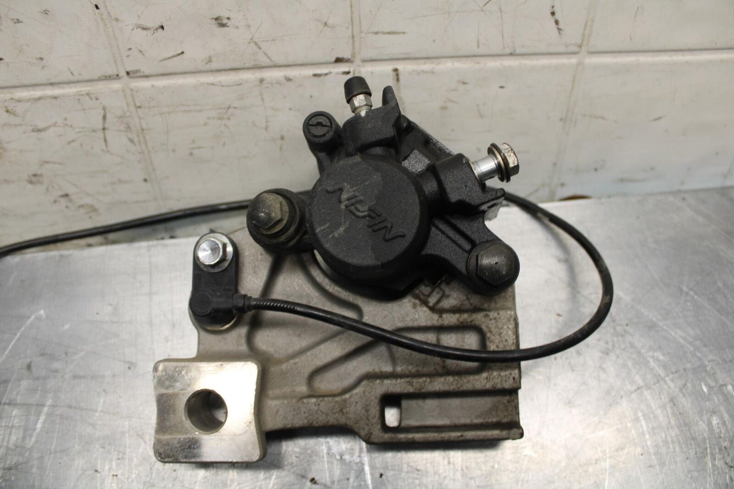 17-23 SUZUKI GSXR 250 GSX250RL8 REAR BACK BRAKE CALIPER W MOUNT BRACKET BB490
