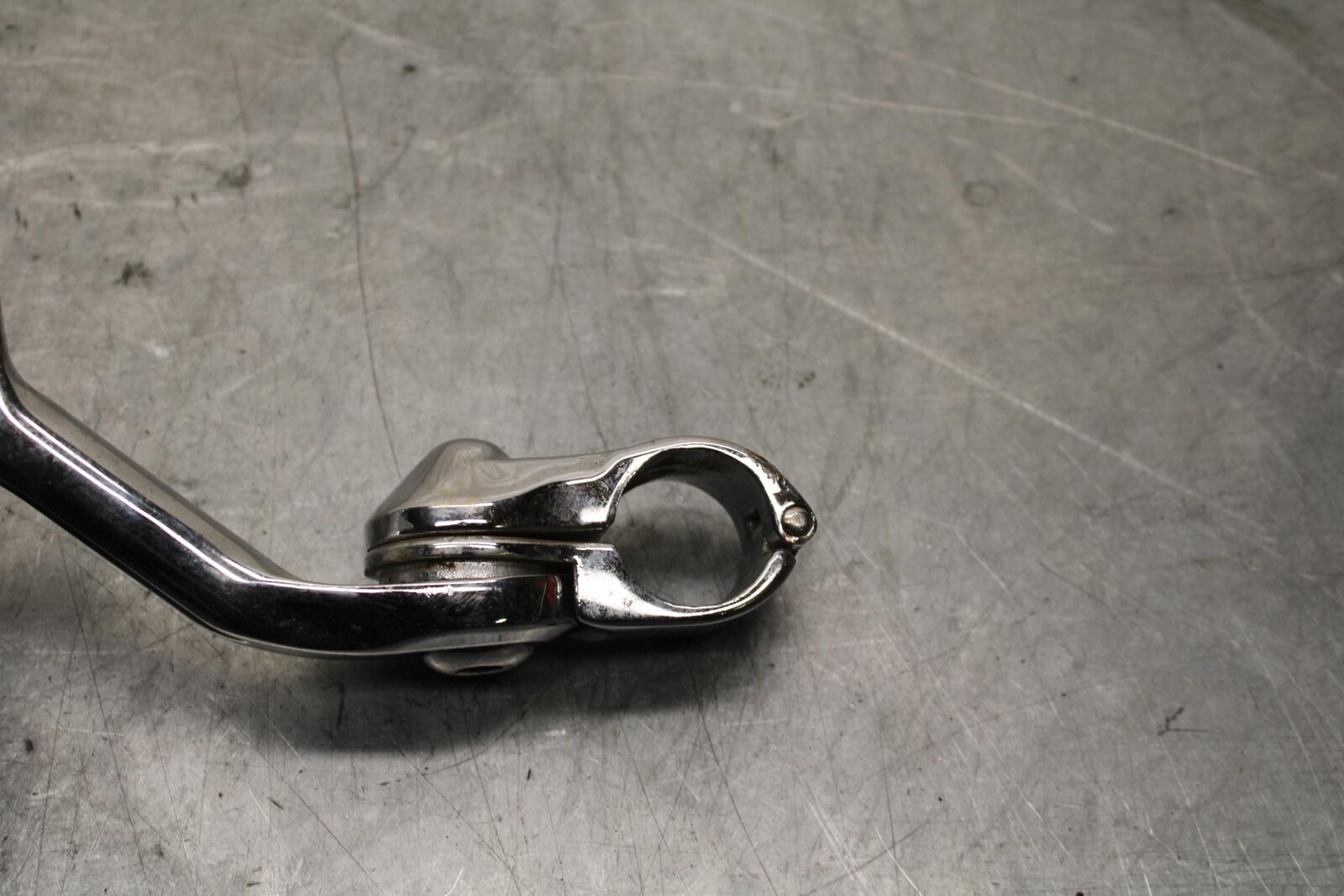 2005 Kawasaki Vulcan 1600 VN1600D Nomad REAR PASSENGER FOOT STEP PEG BB556