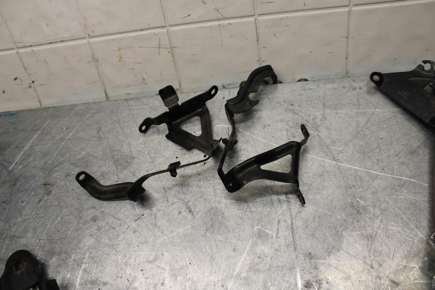 14-15 TRIUMPH STREET TRIPLE R LEFT OVER  BRACKET MOUNT BB441