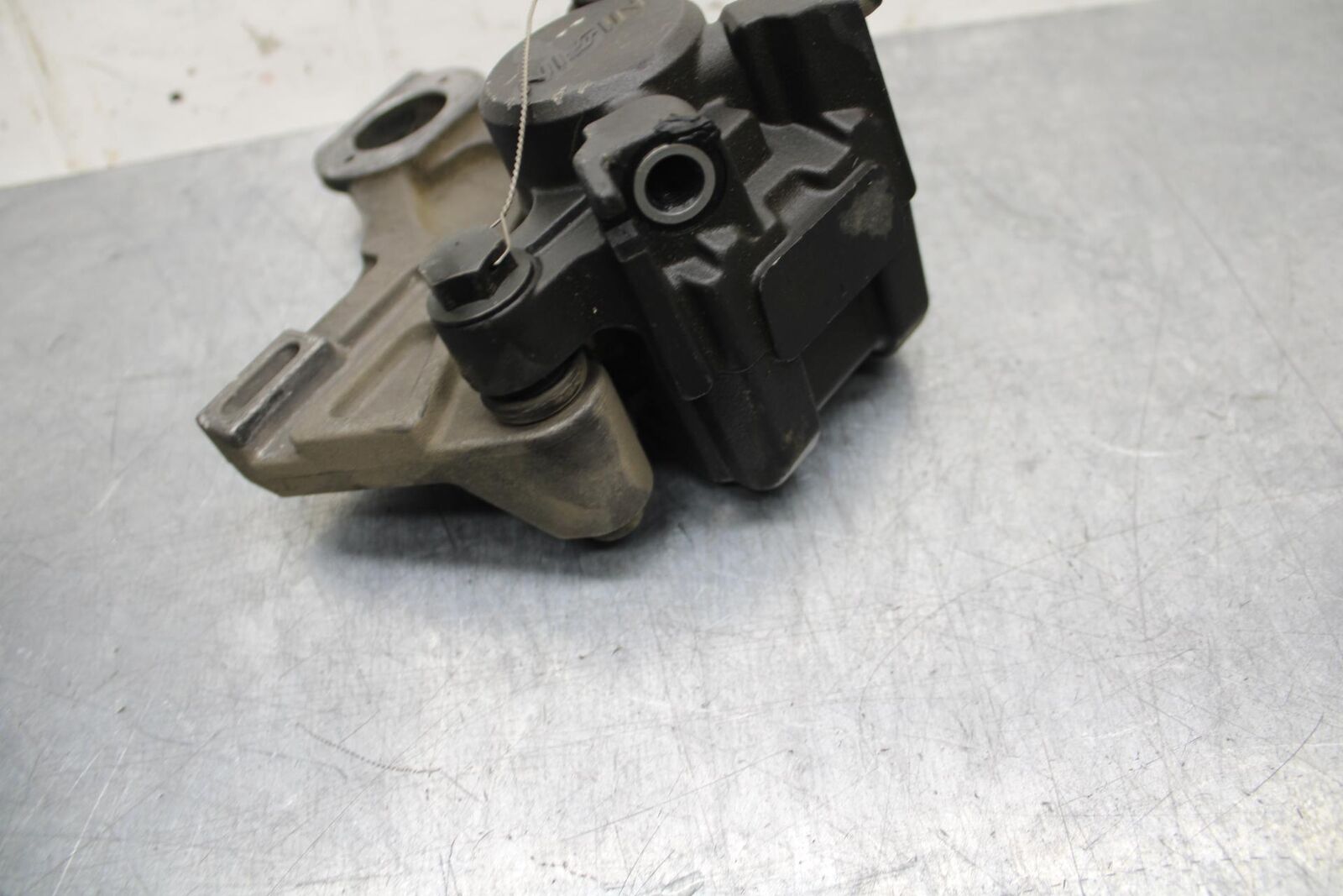 05 YAMAHA YZF R6S REAR BACK BRAKE CALIPER W MOUNT BRACKET BB600