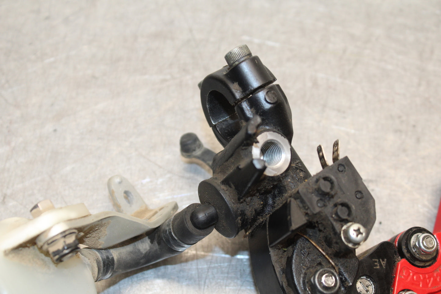 09-11 TRIUMPH DAYTONA 675 FRONT BRAKE MASTER CYLINDER w/ LEVER BB652