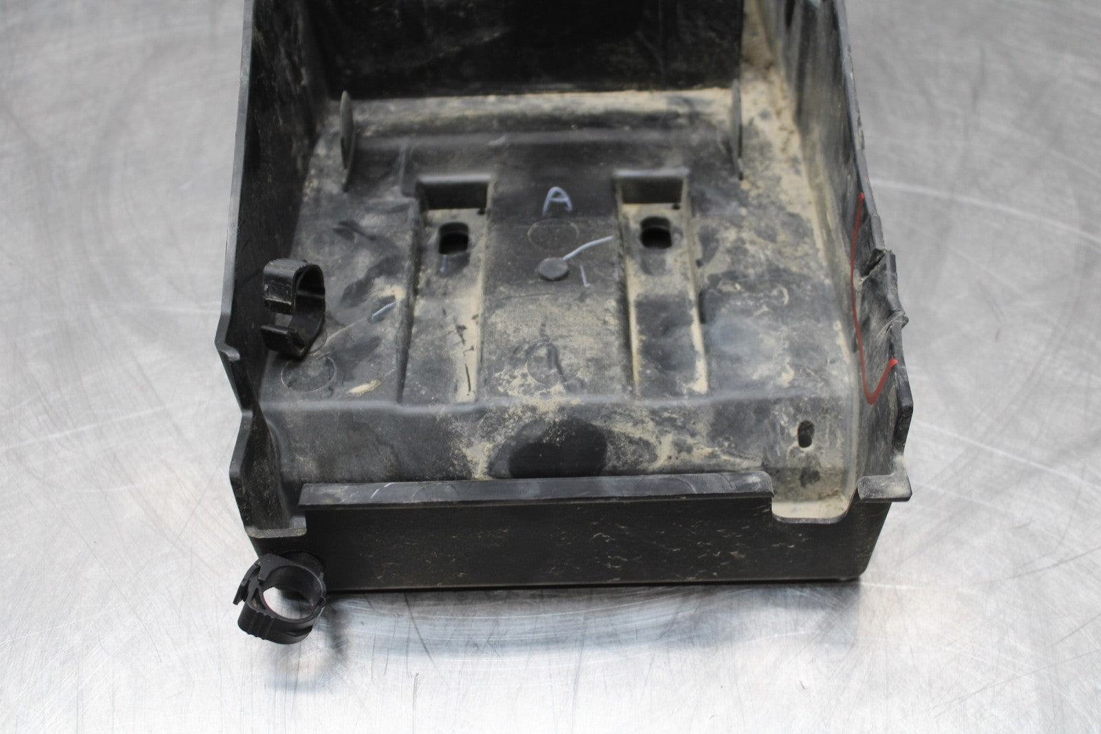 18-23 KAWASAKI NINJA 400 EX400 ABS REAR TAIL BATTERY TRAY PLASTIC BB177