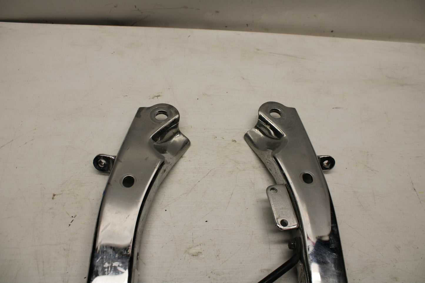 00-07 HONDA SHADOW SABRE 1100 REAR PASSENGER FENDER GRAB RAIL BB350