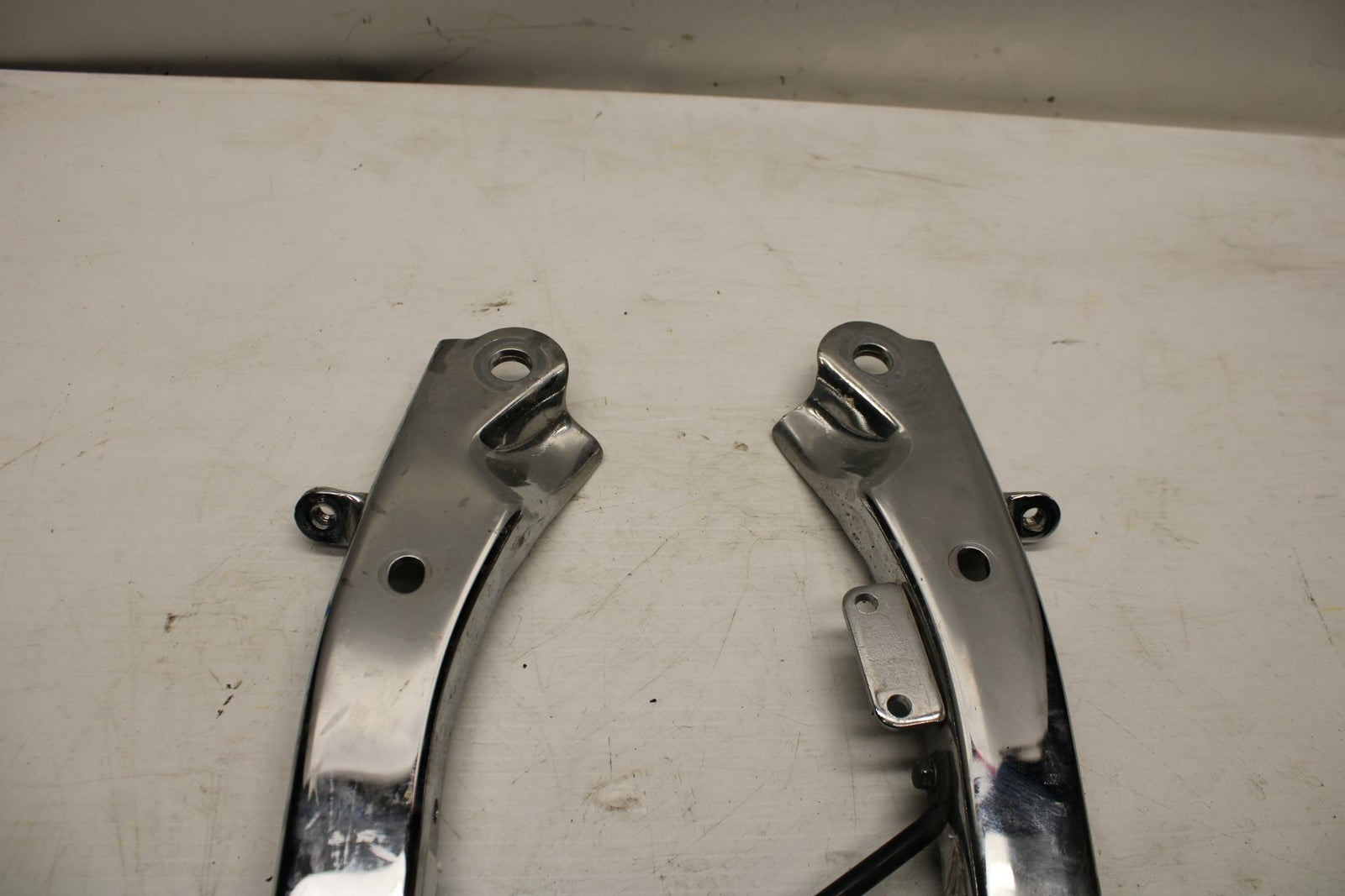 00-07 HONDA SHADOW SABRE 1100 REAR PASSENGER FENDER GRAB RAIL BB350