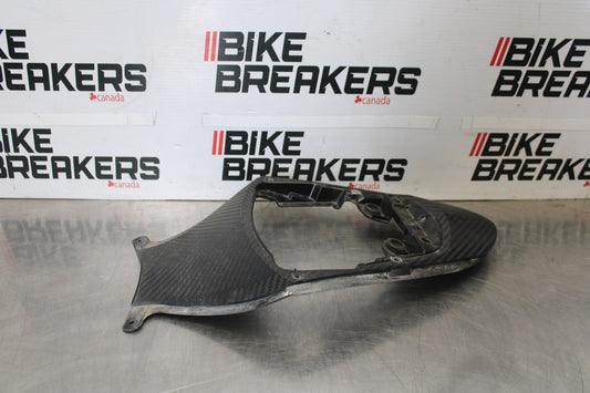 11-26 SUZUKI GSXR750 CENTER REAR BACK TAIL FAIRING COWL BB900