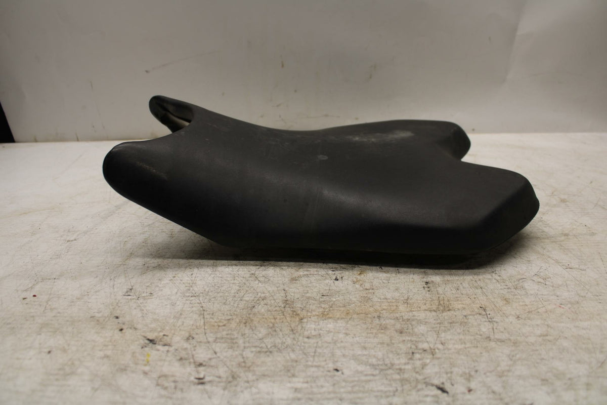 08 YAMAHA YZF R6 2c0 FRONT DRIVERS SEAT PAD SADDLE PILLION BB365