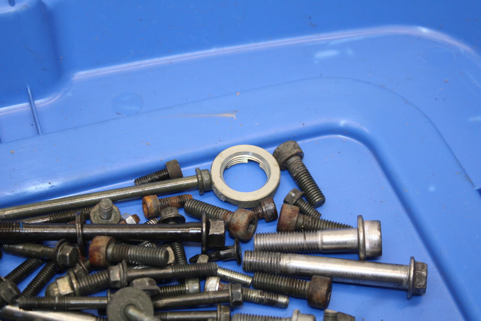 05-06 SUZUKI GSXR1000 MOUNTING BOLTS HARDWARE MOTOR SCREWS BB677