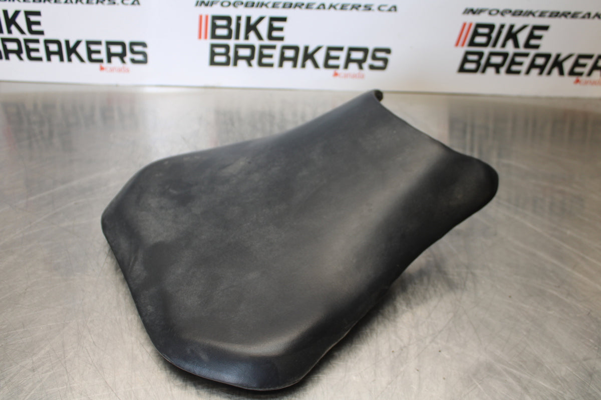 05-06 HONDA CBR600RR FRONT DRIVERS SEAT PAD SADDLE PILLION BB159
