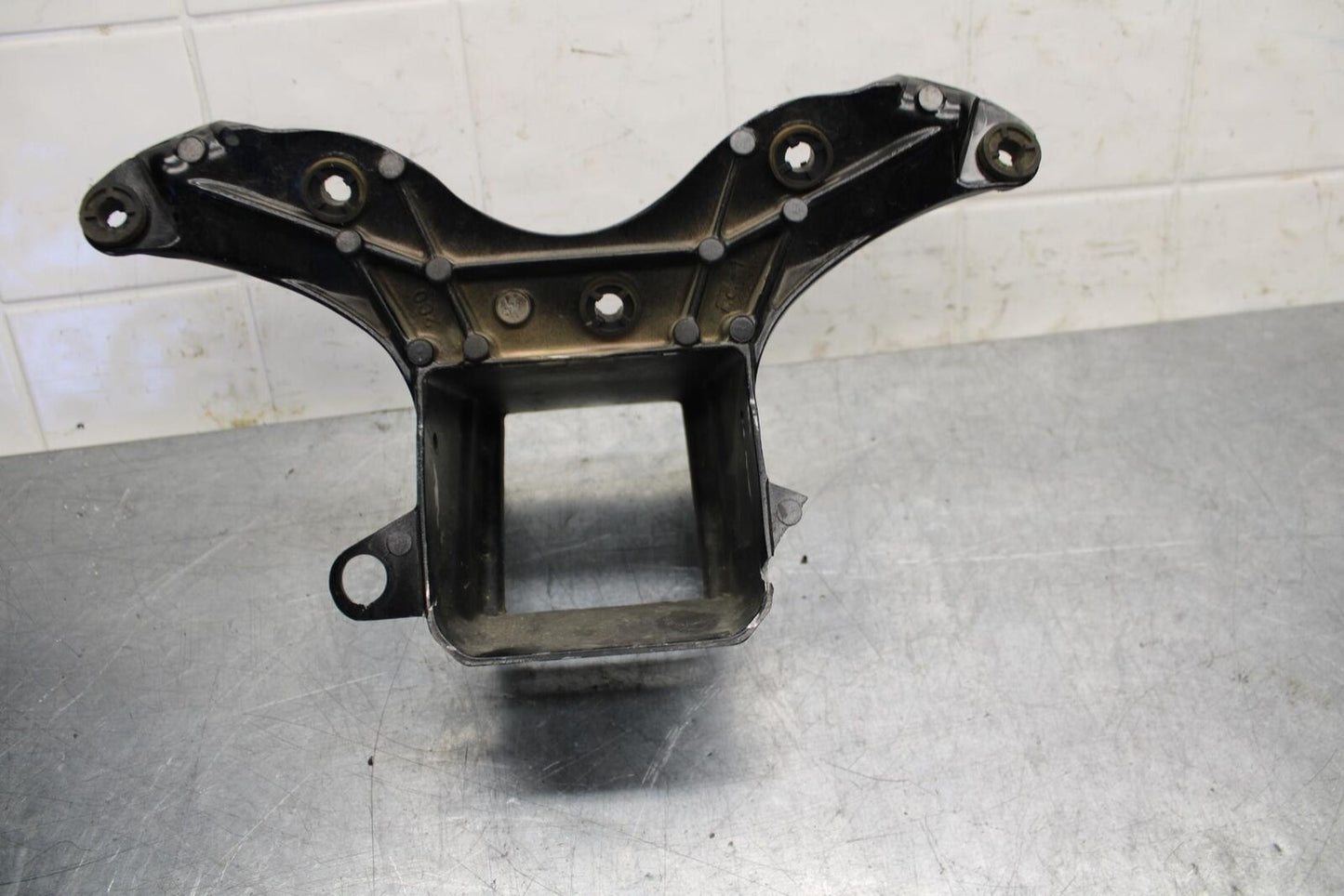 07 YAMAHA YZF R6 2c0 FAIRING MIRROR GAUGES STAY BRACKET 2C0-28356-00-00 BB75