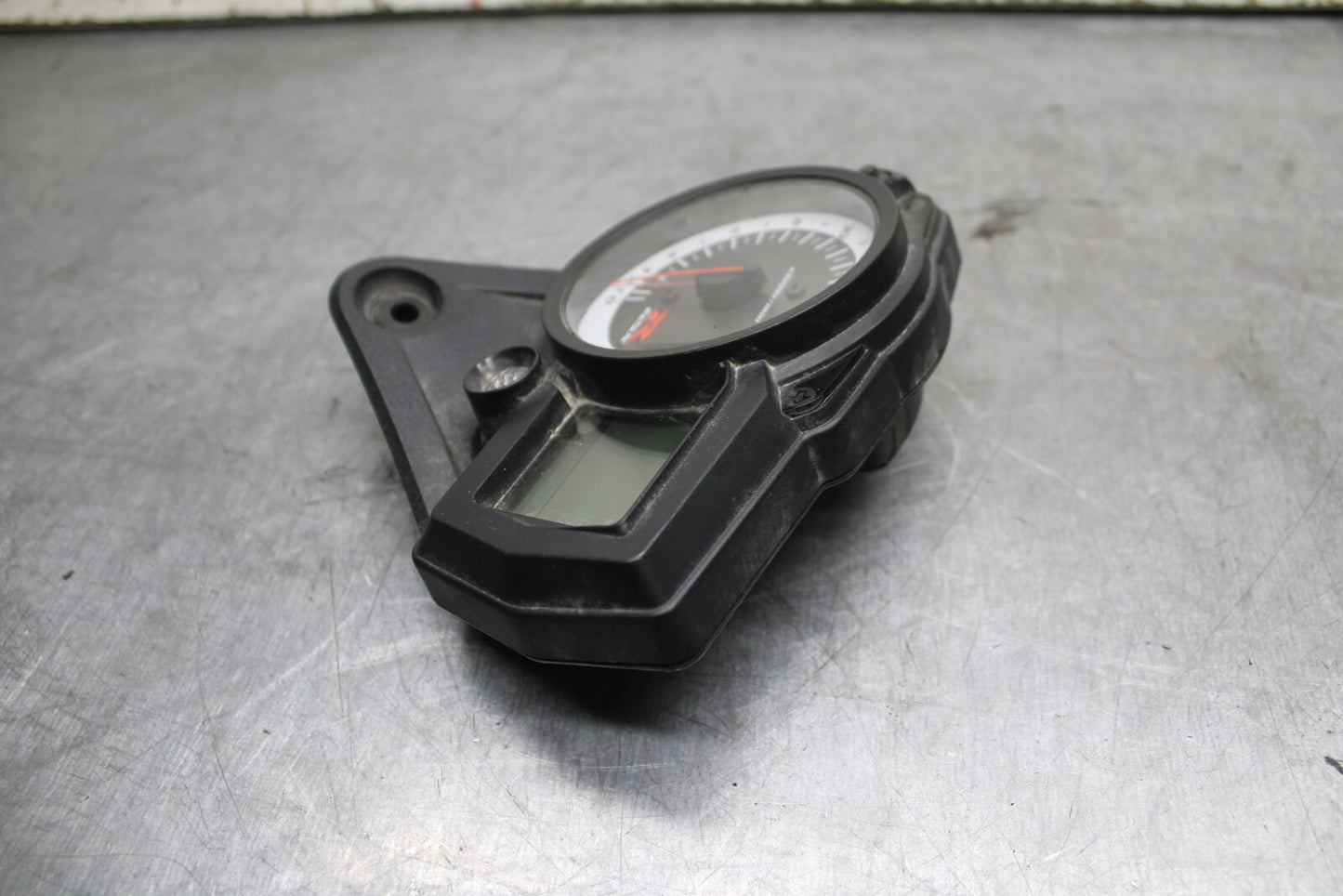 08-09 SUZUKI GSXR600 SPEEDO TACH GAUGES CLUSTER SPEEDOMETER TACHOMETER BB728