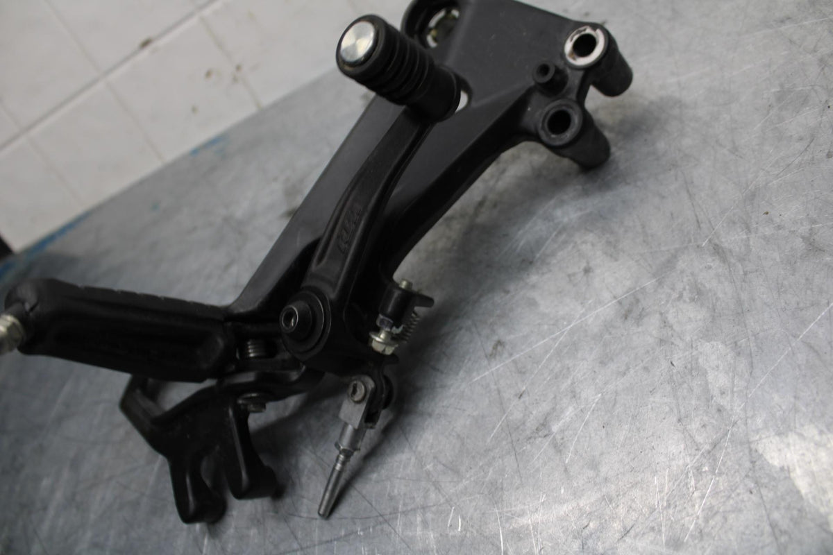 18 KTM RC 390 RIGHT REARSET REAR SET DRIVER FOOT PEG REST STOP BB442