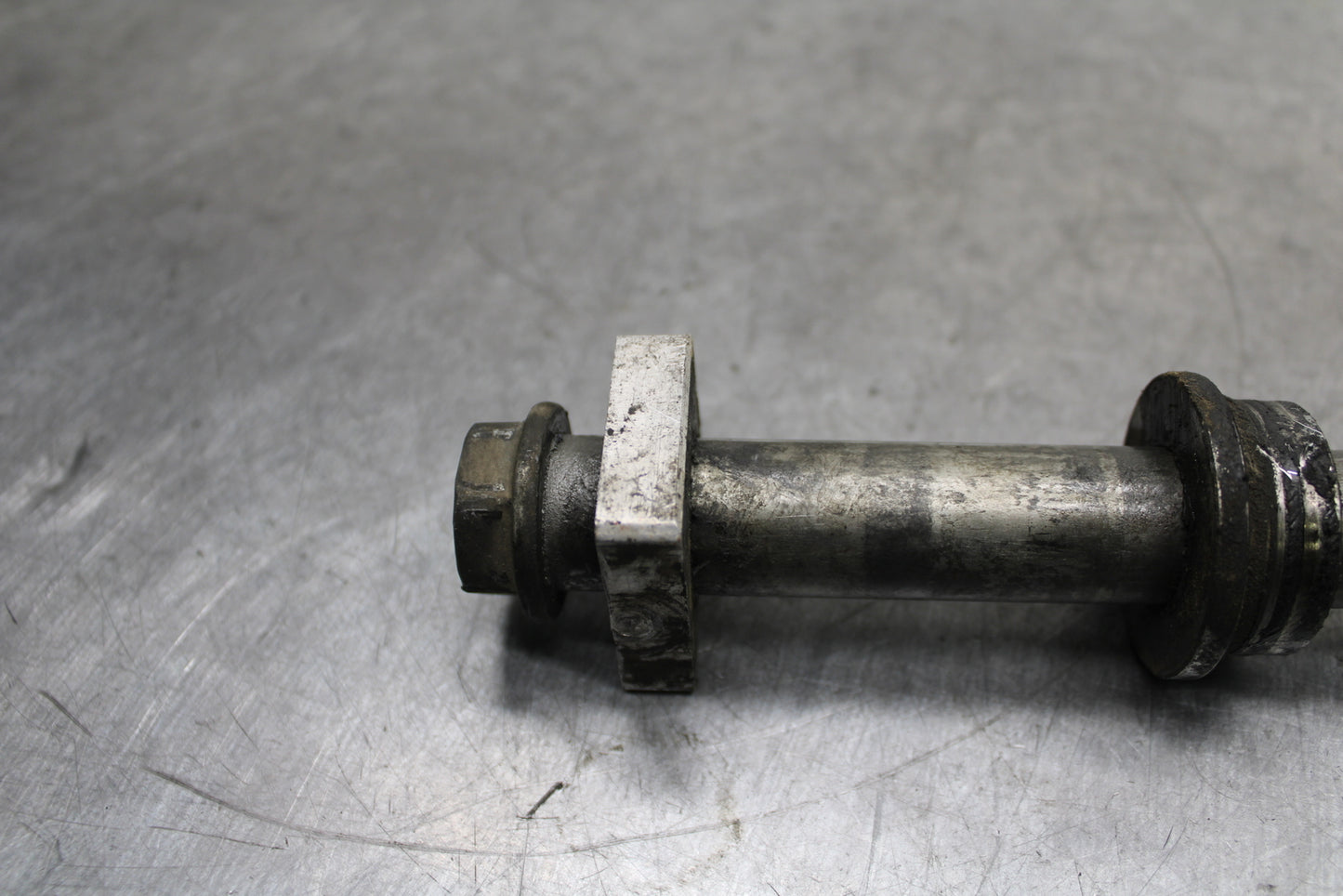 93-94 KAWASAKI NINJA ZX7R REAR AXLE BACK WHEEL RIM PIVOT BOLT AXEL BB122