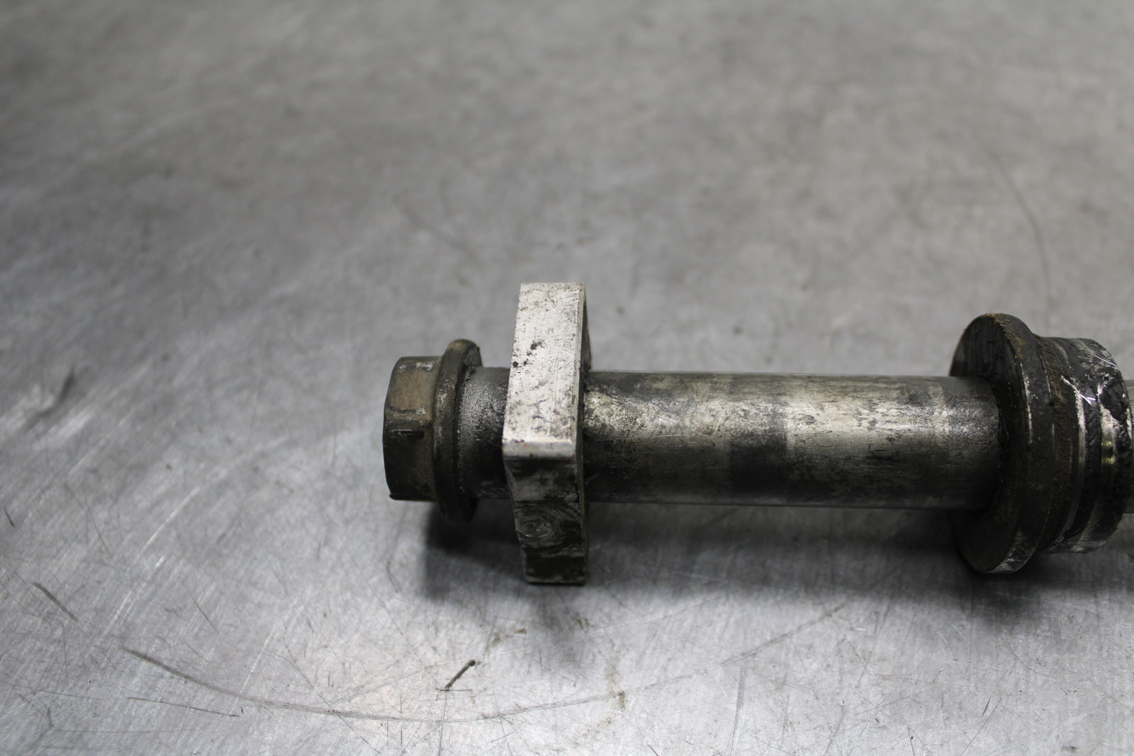 93-94 KAWASAKI NINJA ZX7R REAR AXLE BACK WHEEL RIM PIVOT BOLT AXEL BB122