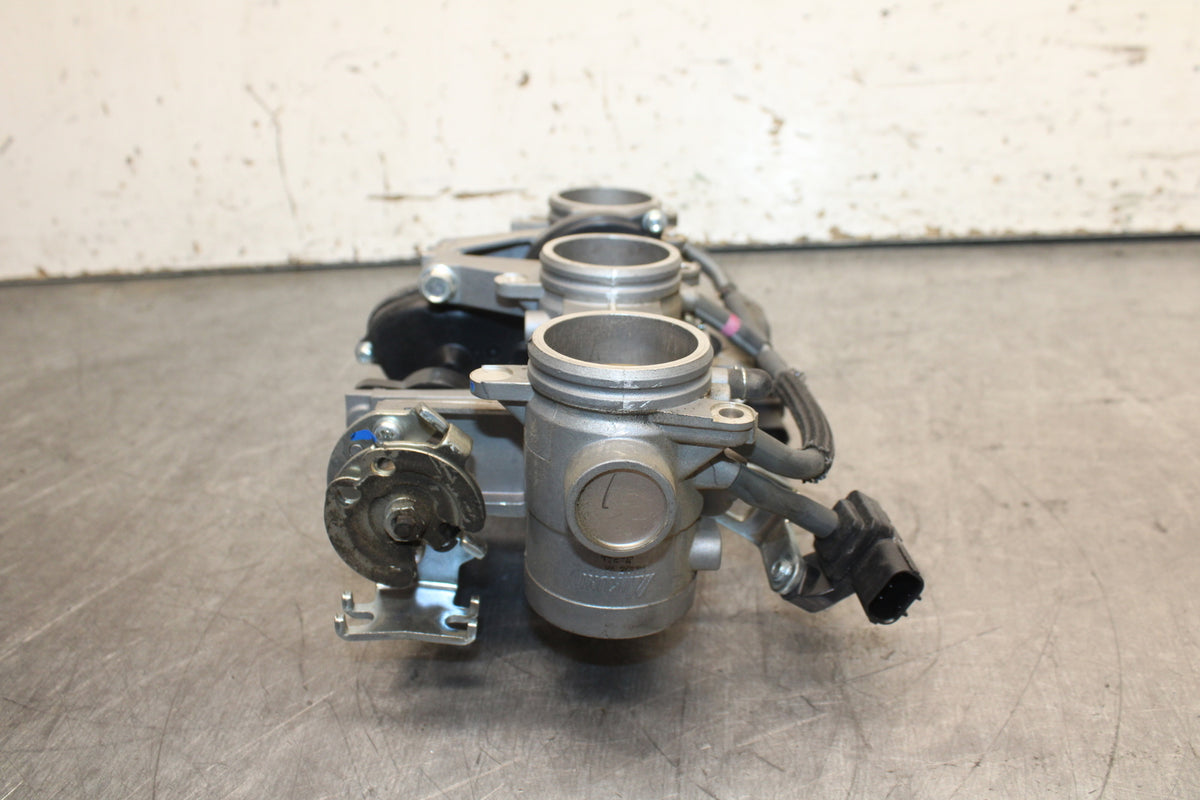 14-17 YAMAHA FZ09 MAIN FUEL INJECTORS / THROTTLE BODIES BB111