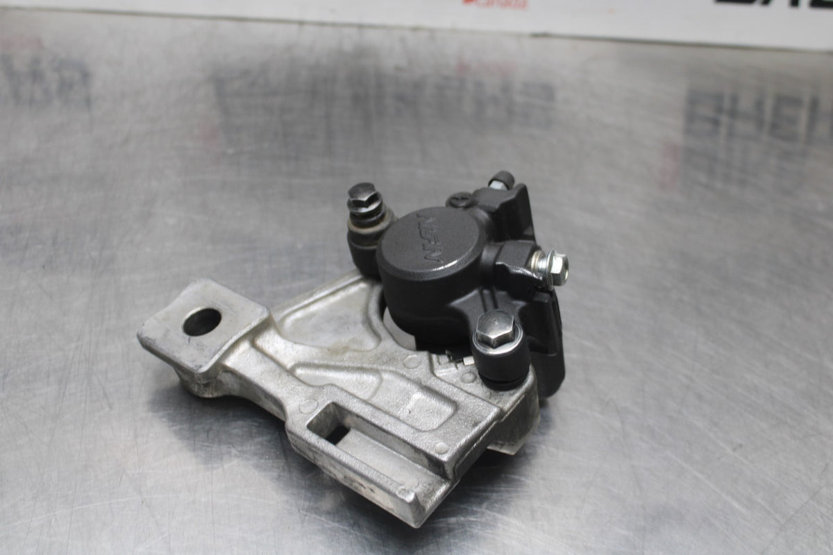 15 SUZUKI GW250F REAR BACK BRAKE CALIPER W MOUNT BRACKET BB789