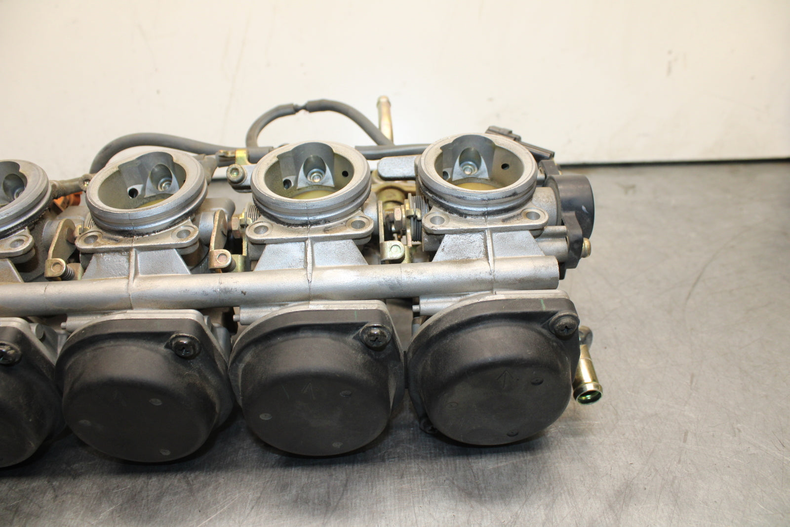 03-05 YAMAHA YZF R6  MAIN FUEL INJECTORS / THROTTLE BODIES BB751