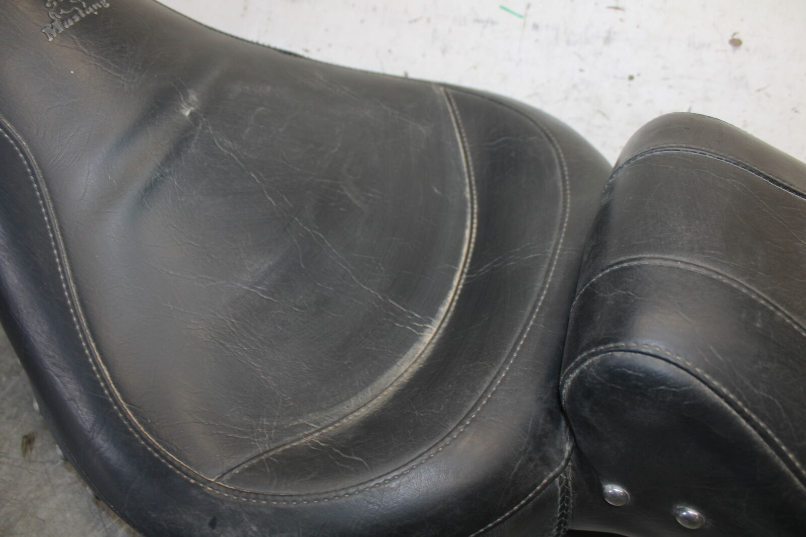 87-03 SUZUKI INTRUDER 1400 VS1400GLP FRONT DRIVERS SEAT BB702