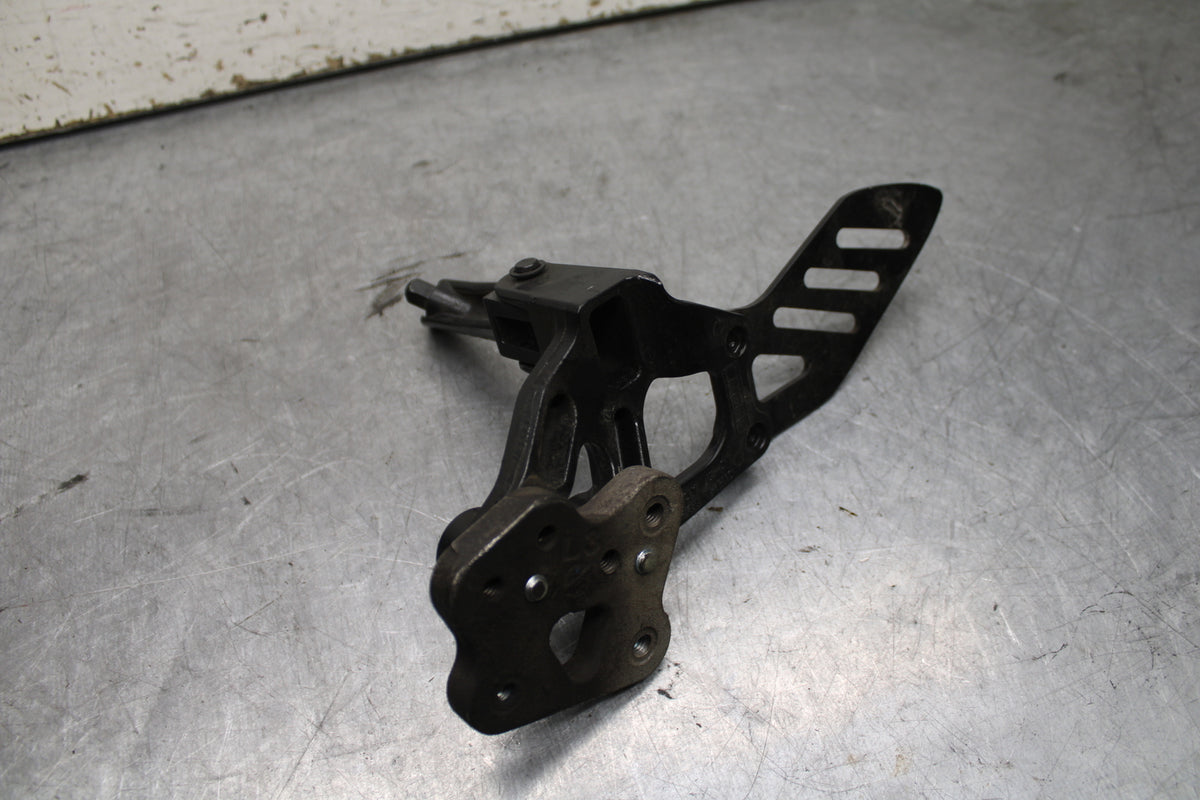 08-09 SUZUKI GSXR600 LEFT REARSET REAR SET DRIVER FOOT PEG REST STOP BB728