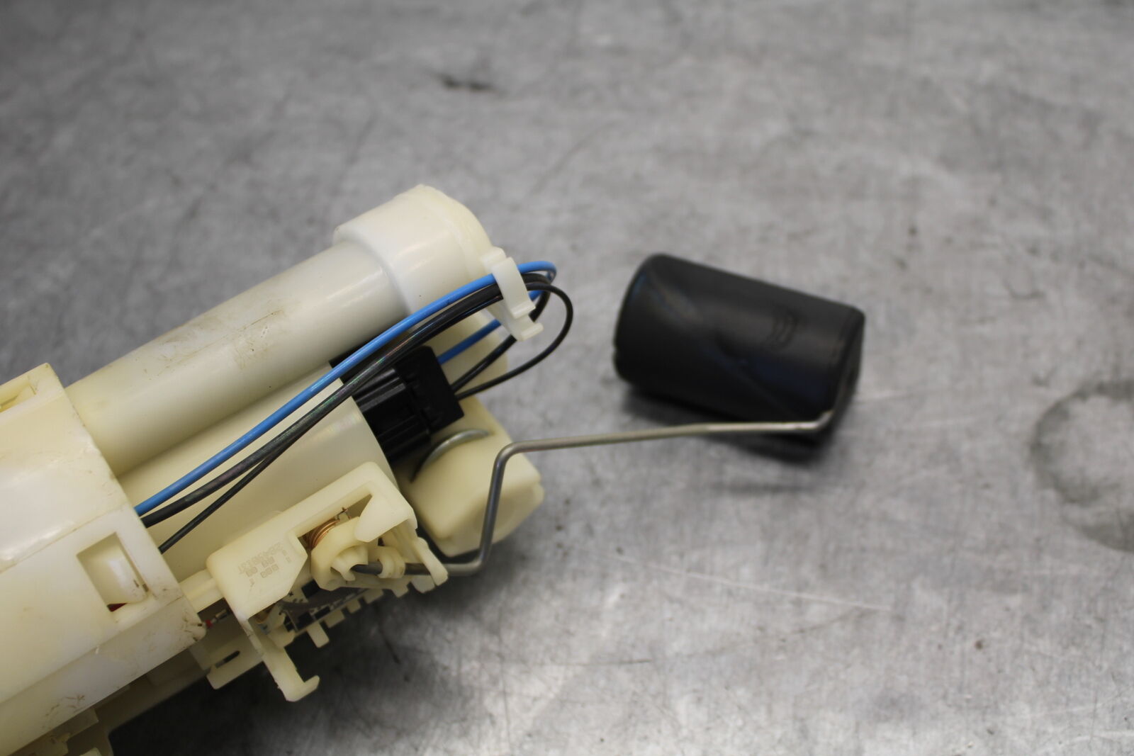 07-09 YAMAHA FZ6 FUEL PUMP GAS PETROL SENDER UNIT 5VX-13907-02-00 BB713