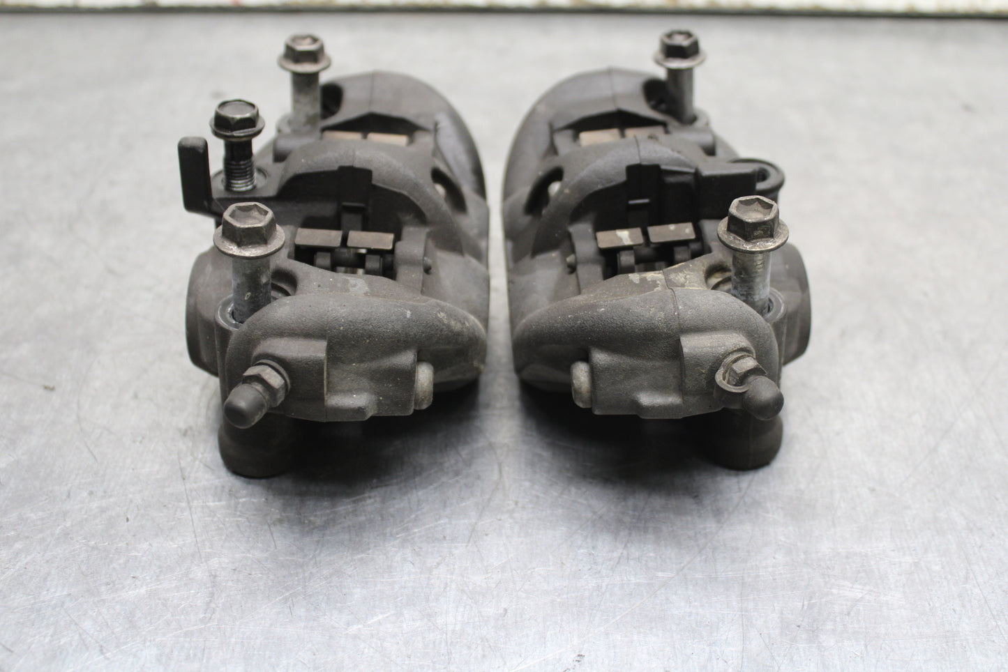 12-13 KAWASAKI Z1000 RIGHT LEFT FRONT BRAKE CALIPER SET PAIR CALIPERS BB743