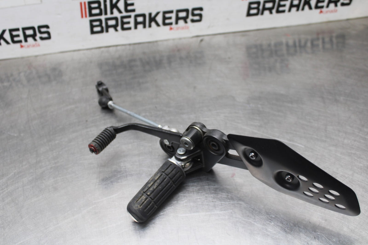 23-24 YAMAHA MT-07 LEFT REARSET REAR SET FOOT PEG W SHIFTER BB927