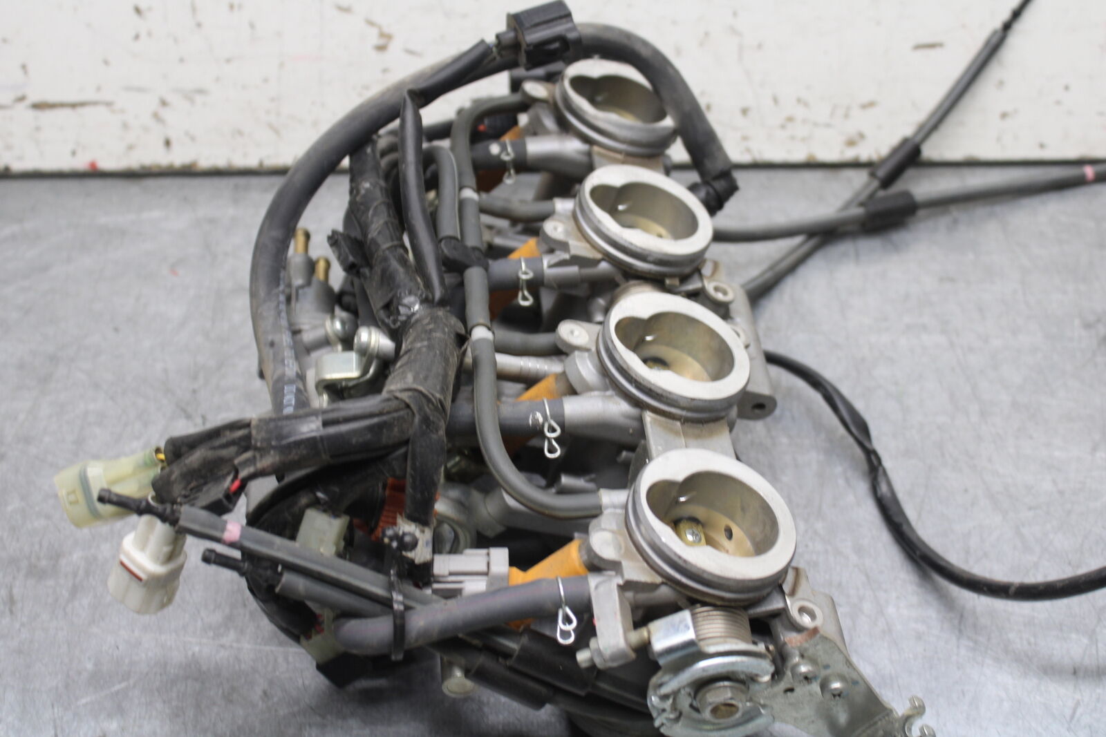 09-15 YAMAHA FZ6R MAIN FUEL INJECTORS / THROTTLE BODIES 36P-13750-10-00 BB719