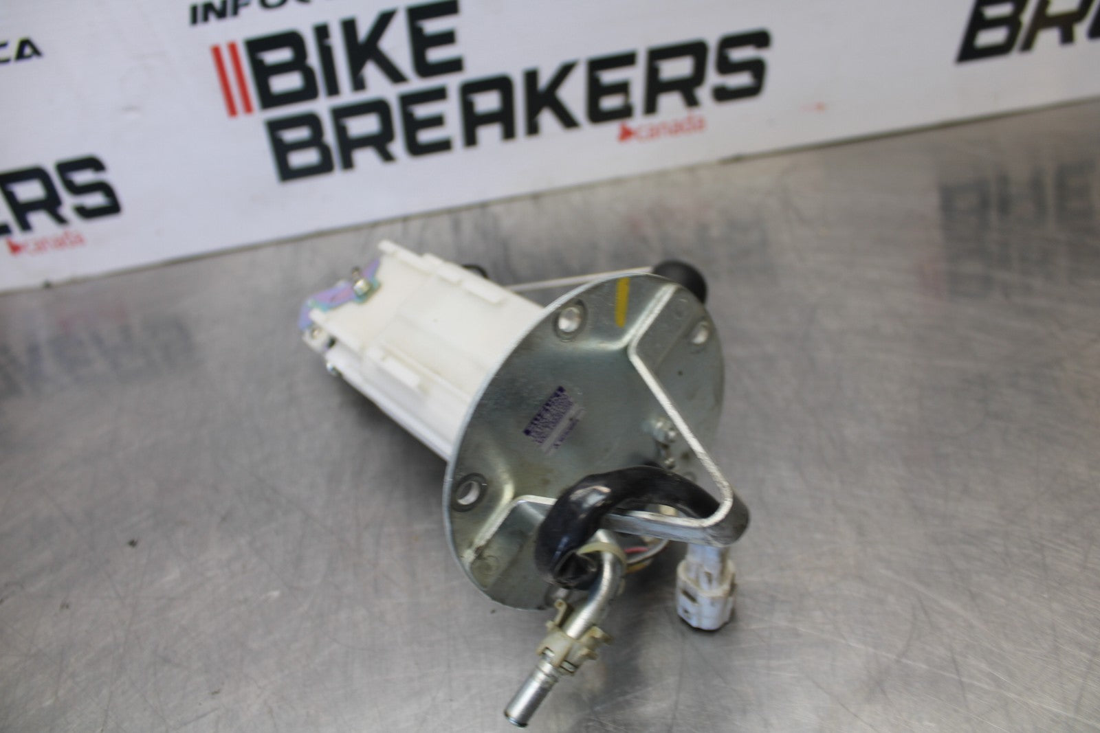 07 SUZUKI GSXR1000 FUEL PUMP GAS PETROL SENDER UNIT 15100-21H00 BB770