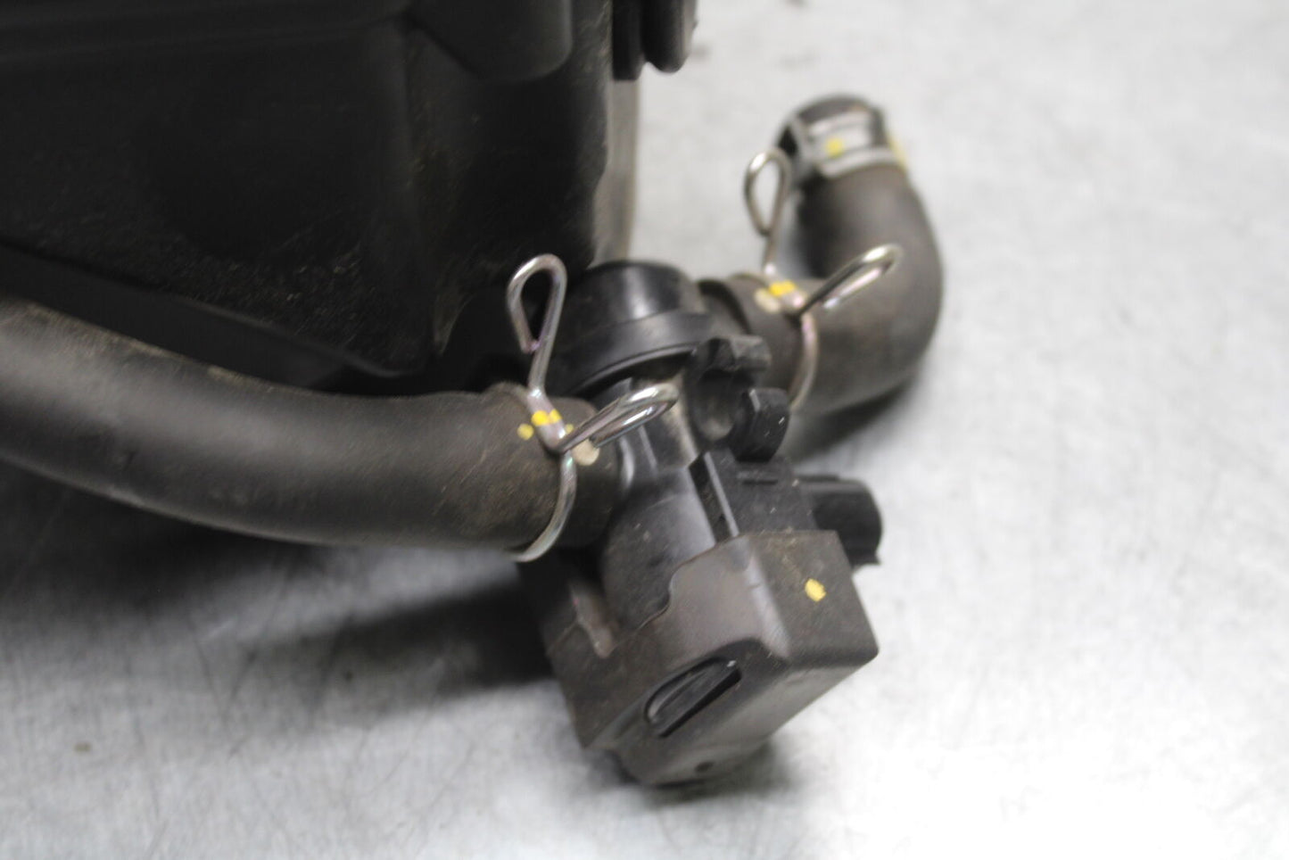 18-23 KAWASAKI NINJA 400 AIRBOX AIR INTAKE FILTER BOX BB660