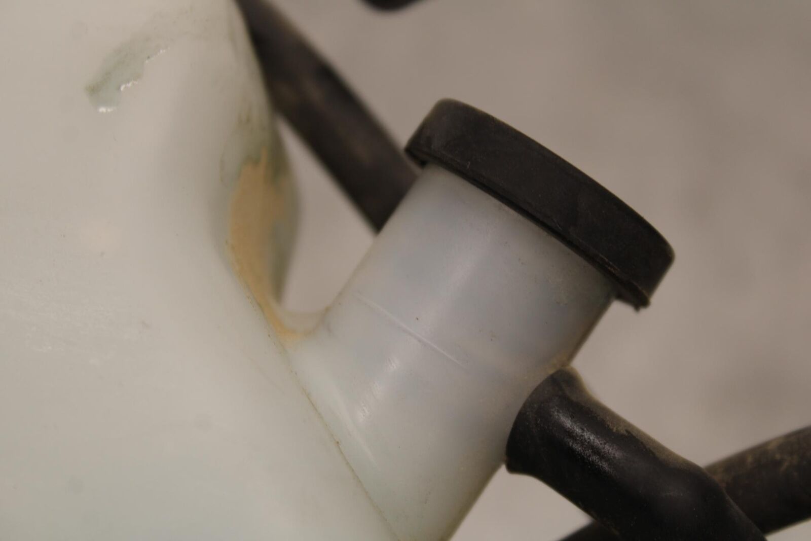2015 Suzuki GSXR750 COOLANT WATER TANK RESERVOIR BOTTLE BB595