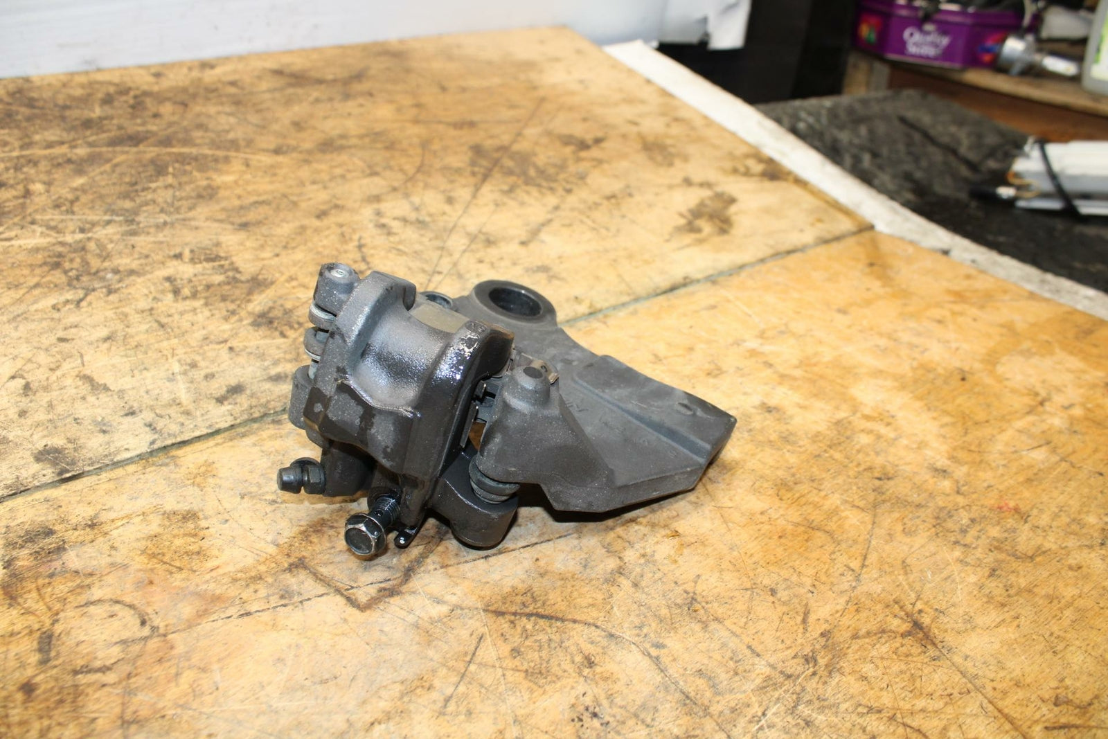 13-18 KAWASAKI NINJA ZX6R REAR BACK BRAKE CALIPER W MOUNT BRACKET BB349