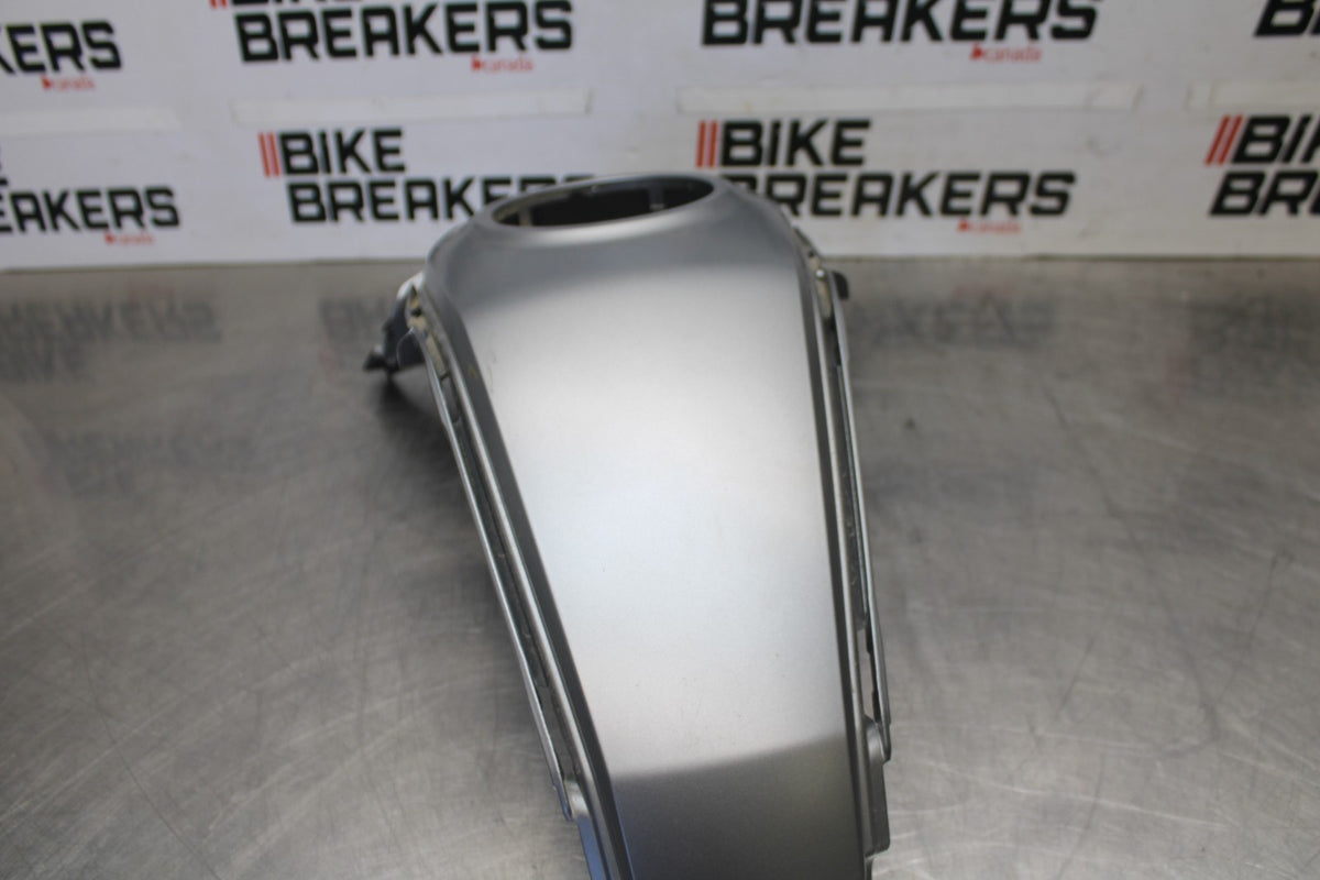 20-23 BMW F900R GAS TANK FUEL CELL COVER FAIRING COWL BB923